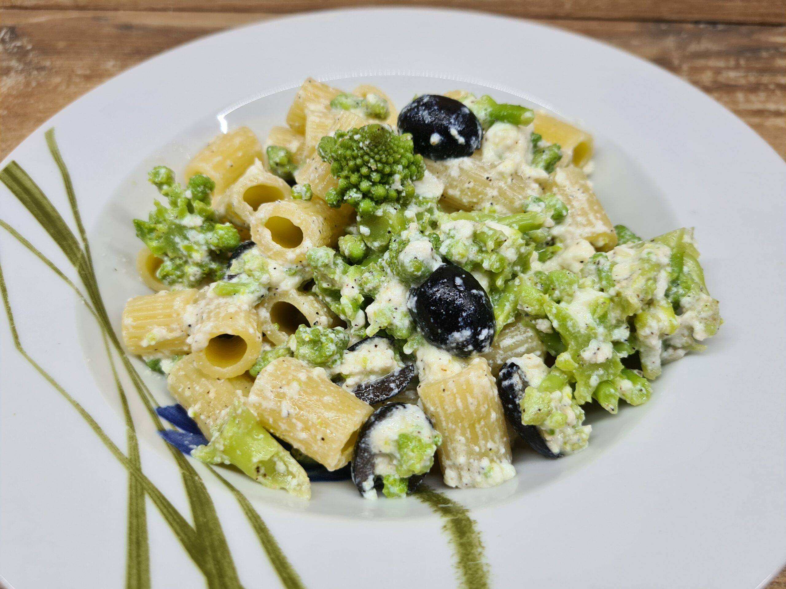 MEZZE MANICHE CON CREMA DI CAVOLO ROMANESCO E RICOTTA Dott Ssa Simona Santini