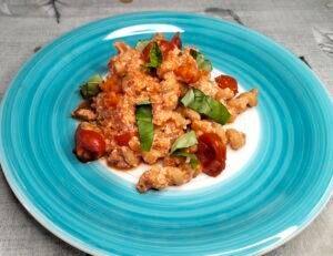 cellentani al sugo di ricotta melanzane e basilico