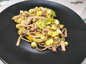 FETTUCCINE ZUCCHINE FIORI DI ZUCCA E SPECK
