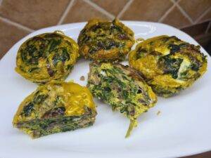 muffin di frittata con funghi e spinaci