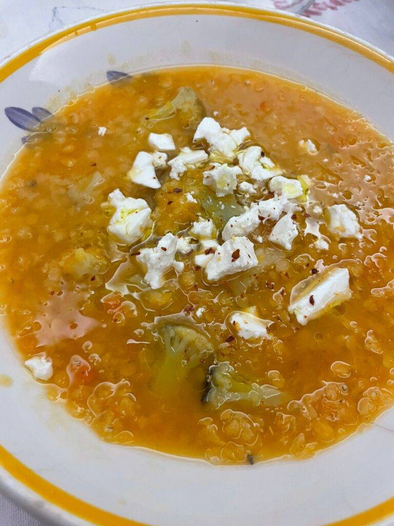 zuppa di zucca, broccolo e lenticchie rosse