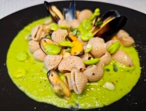 pasta cozze e crema di fave