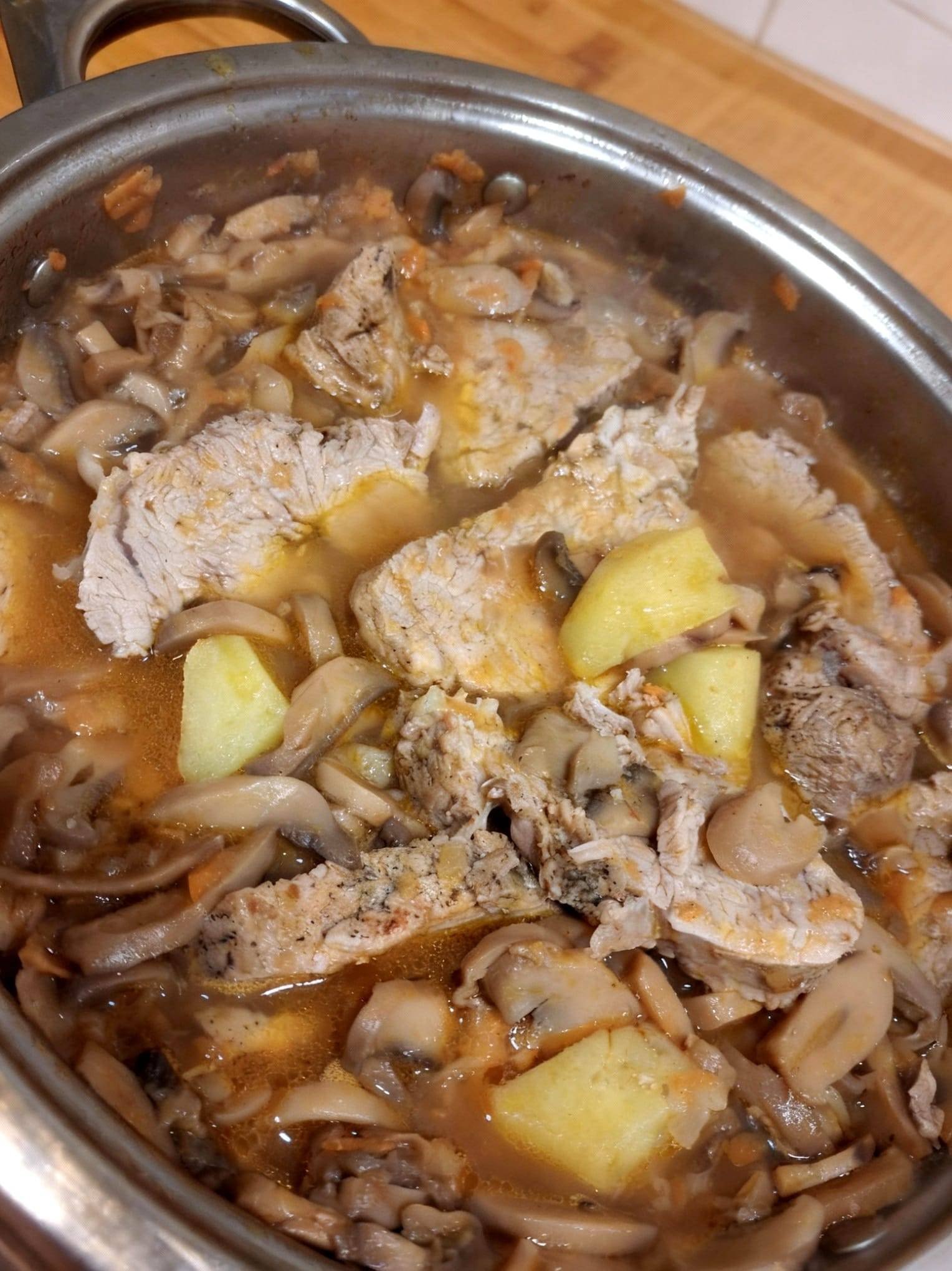 arrosto di vitello con funghi e patate
