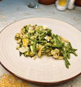 fettuccine asparagi e misto mare