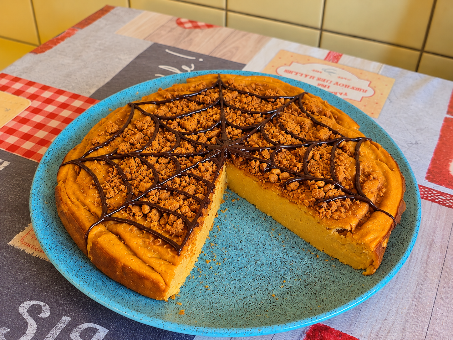 Cheesecake alla zucca con ragnatela di cioccolato (1)